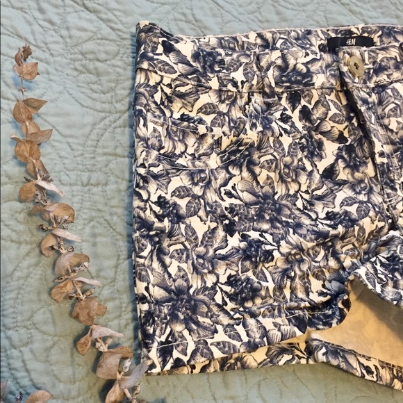 H&M Shorts - Picture 2 of 4